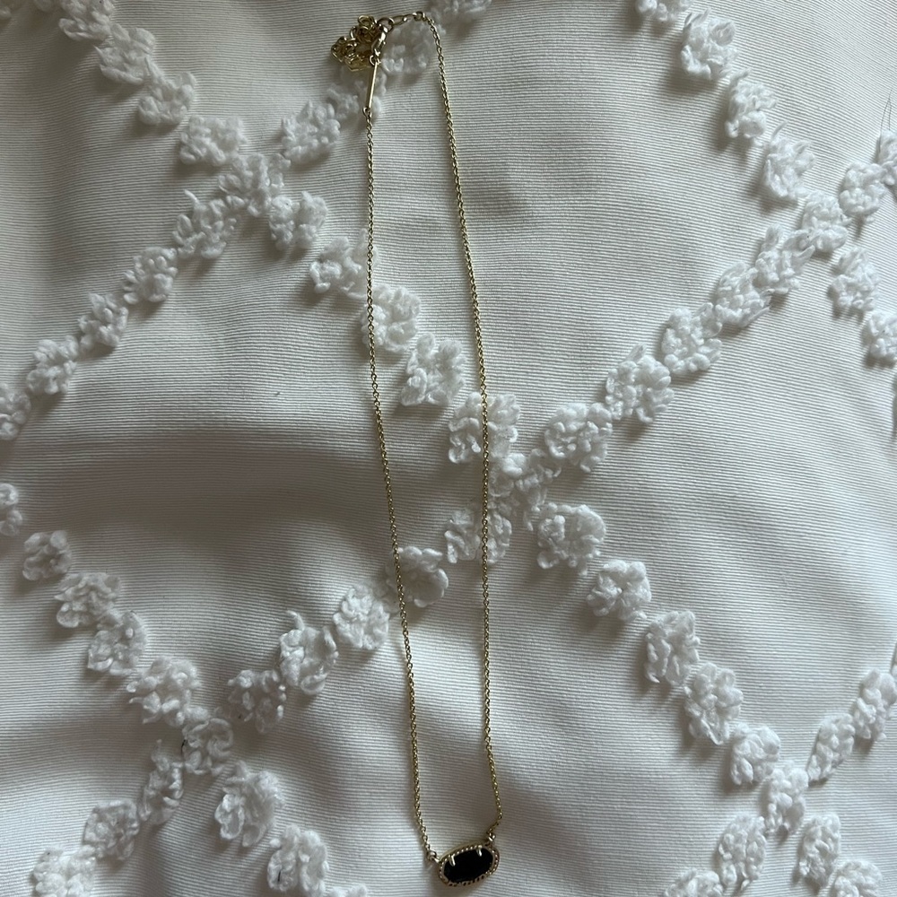 Good Kendra Scott necklace